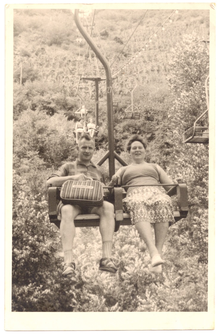 foto van Johannes Prins en Jannetta Hendrika Prins-Bulder uit Kampen, op een vakantie in vermoedelijk 1961.
