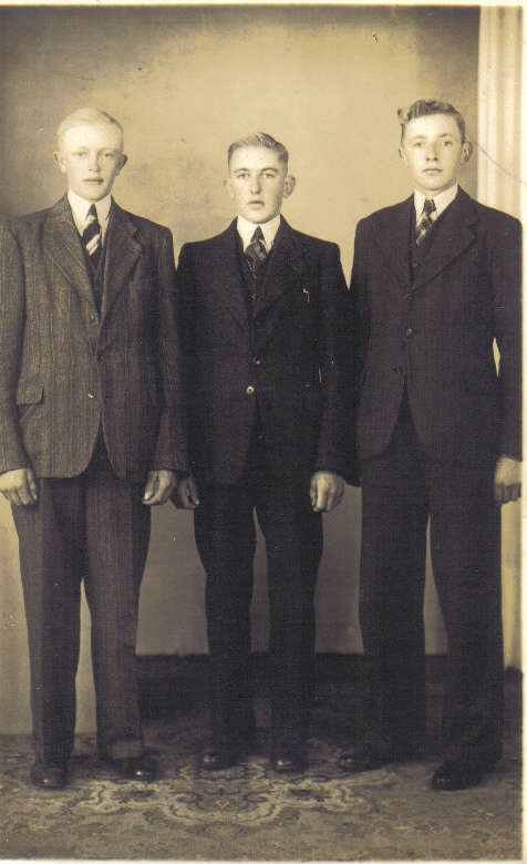 foto van gerrit prins, gerrit palland en jan oostendorp uit grafhorst