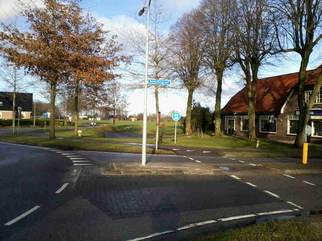 een foto uit 2013 van de bovenheigraaf in oldebroek, ter plaatse van de spronk, waar boerderij de heetkamp stond waar evert morren alias
evert keuyt, vader van hendrik evertsen prins, in de zeventiende eeuw woonde
