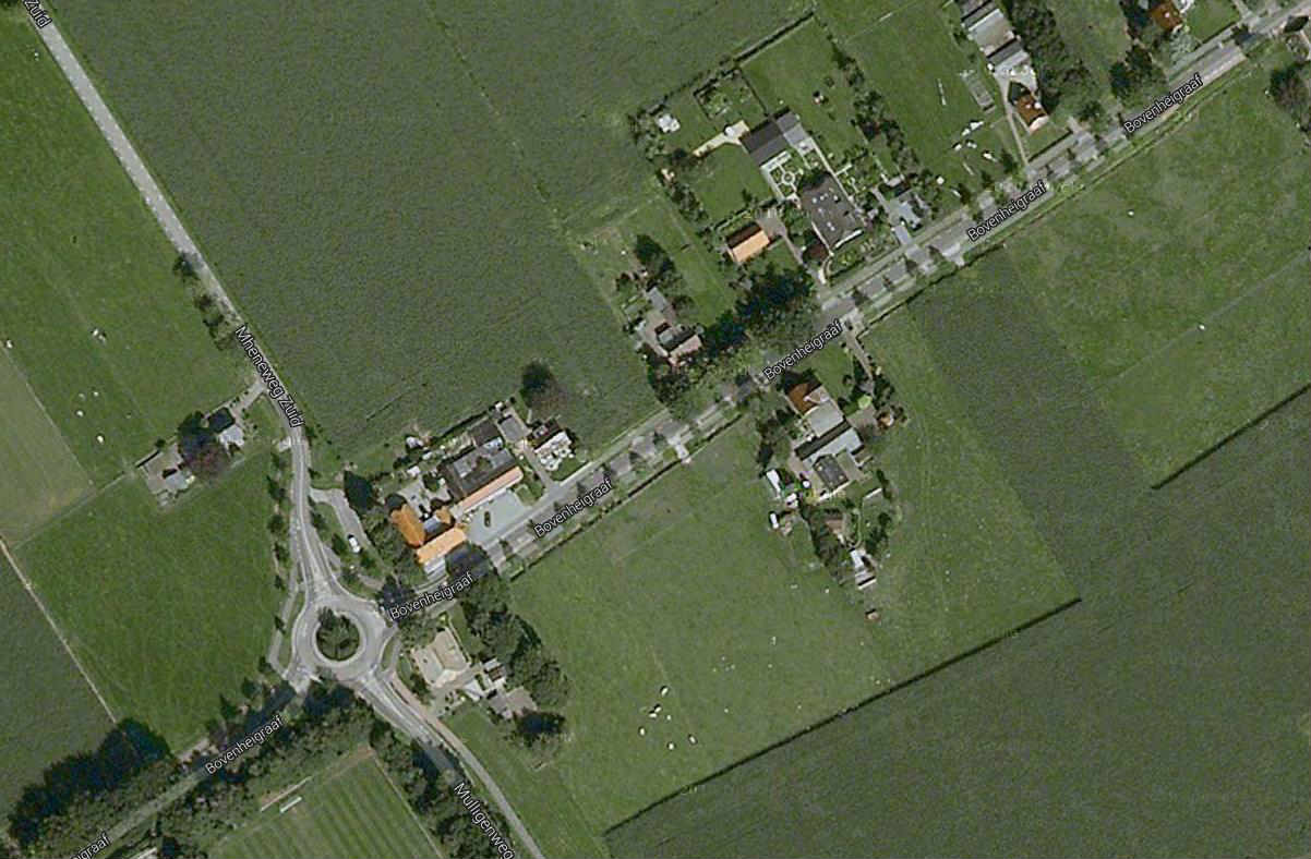 een luchtfoto uit 2011 van de spronk, de oude eikelboom en de lindenhof, voorheen boerderij de heetkamp in oldebroek waar evert morren alias
evert keuyt, vader van hendrik evertsen prins, in de zeventiende eeuw woonde
